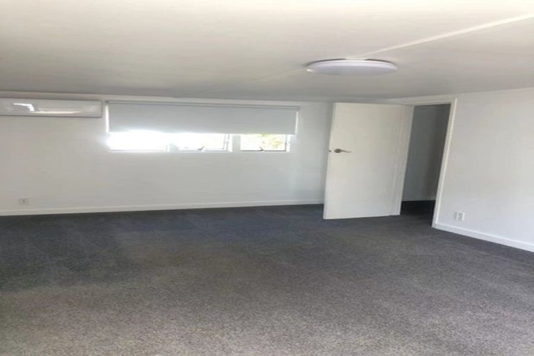 Photo of property in 536 Glenfield Road, Glenfield, Auckland, 0629