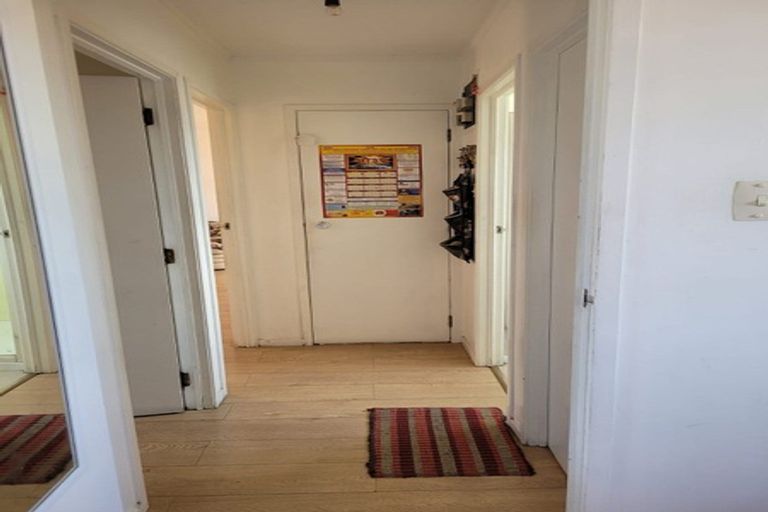 Photo of property in 2/3204 Great North Road, New Lynn, Auckland, 0600