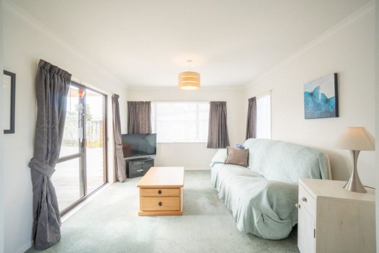 Photo of property in 53 Raglan Avenue, Cloverlea, Palmerston North, 4412