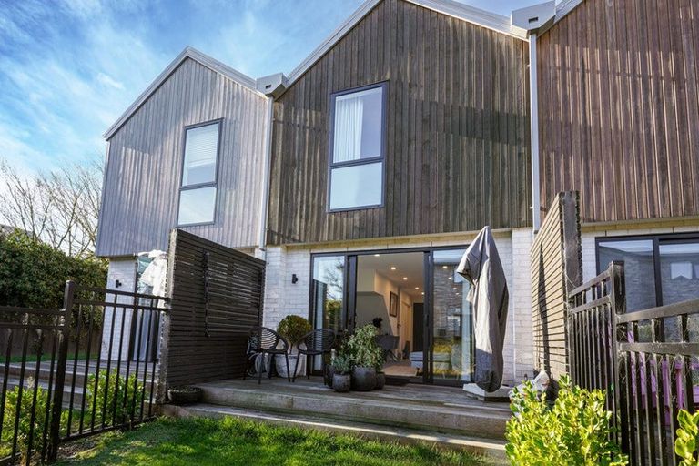 Photo of property in 2/37 Webb Street, St Albans, Christchurch, 8014