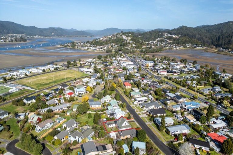 Photo of property in 8 Kauri Place, Tairua, 3508