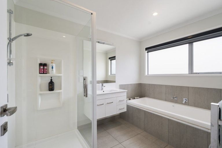Photo of property in 14 Heatherlea Road West, Levin, 5575
