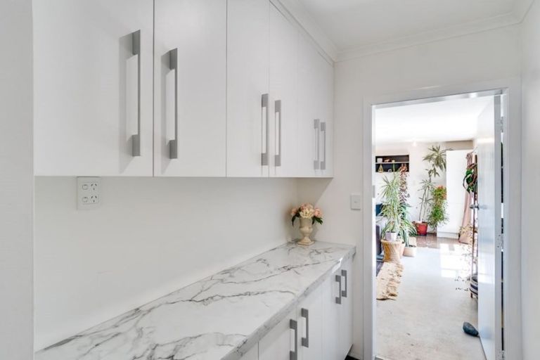 Photo of property in 2 Henderson Crescent, Onekawa, Napier, 4110