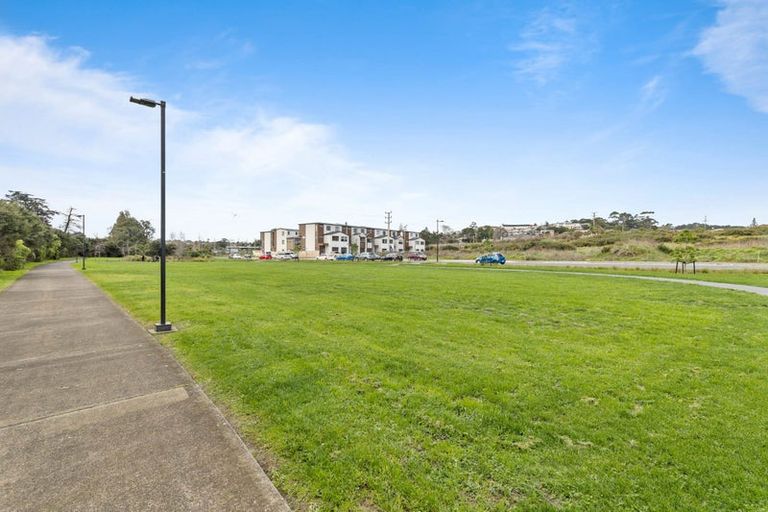 Photo of property in 5 Bloom Crescent, Sunnyvale, Auckland, 0612