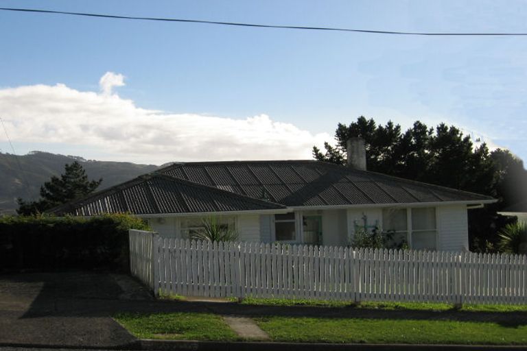 Photo of property in 72 Sievers Grove, Cannons Creek, Porirua, 5024