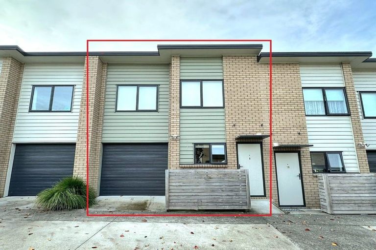 Photo of property in 8 Pangu Way, Mangere, Auckland, 2022