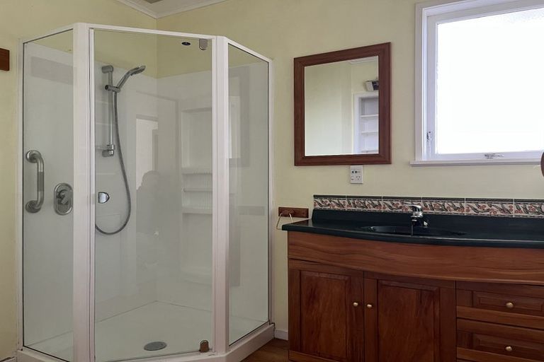 Photo of property in 6 Raines Avenue, Forrest Hill, Auckland, 0620