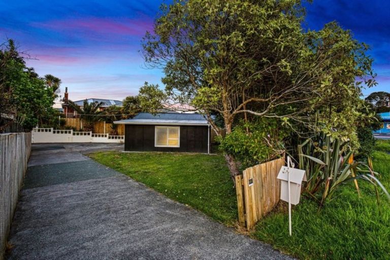 Photo of property in 1/263 Henderson Valley Road, Henderson, Auckland, 0612