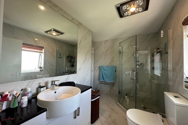 Photo of property in 1 Iwinuku Crescent, Wattle Downs, Auckland, 2103