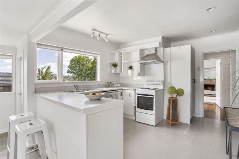 Photo of property in 1/40 Carlisle Road, Browns Bay, Auckland, 0630