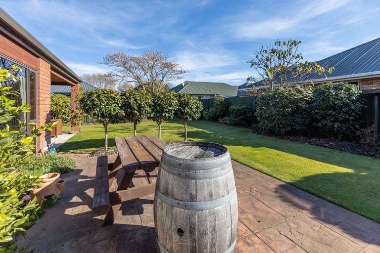 Photo of property in 22 Berkshire Drive, Avonhead, Christchurch, 8042