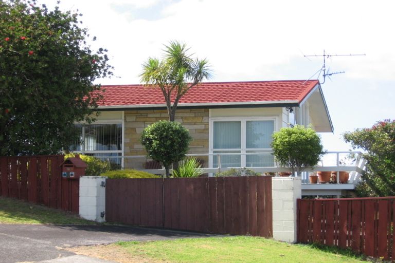 Photo of property in 24 Hadfield Street, Beach Haven, Auckland, 0626