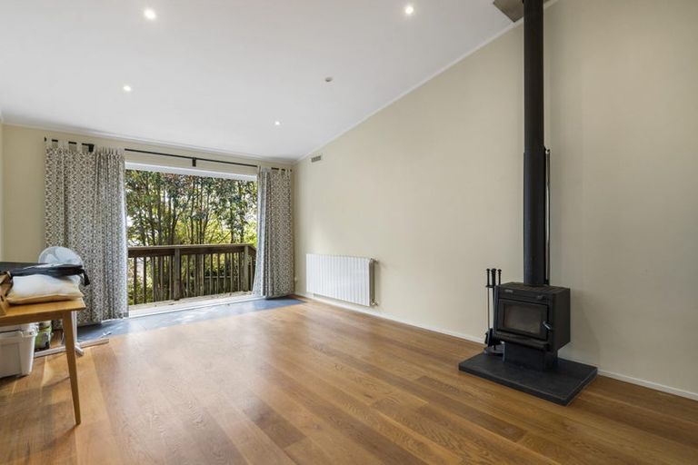 Photo of property in 22 Gwenand Place, Botany Downs, Auckland, 2010