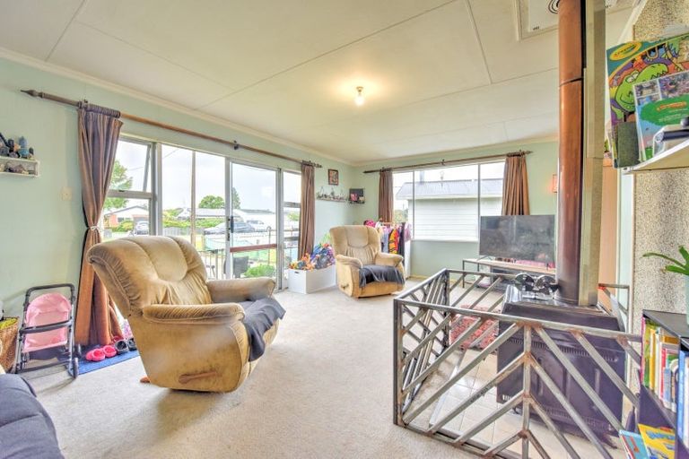 Photo of property in 54 Hunter Street, Edendale, 9825