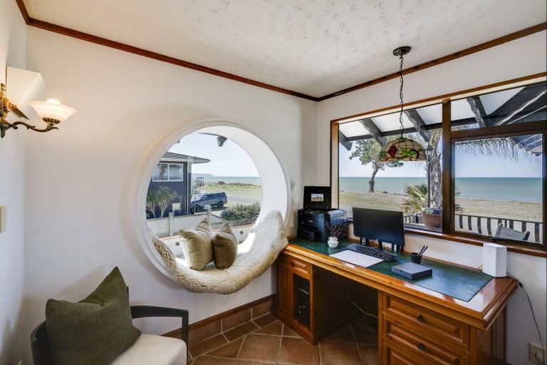 Photo of property in 74 Le Quesne Road, Bay View, Napier, 4104