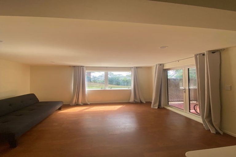 Photo of property in 2/58 Cliff Road, Torbay, Auckland, 0630