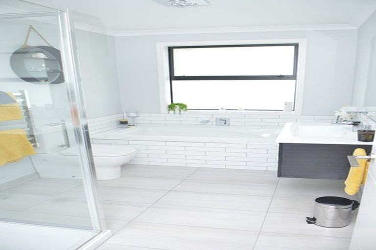 Photo of property in 2 Olive Close, Omokoroa, 3114