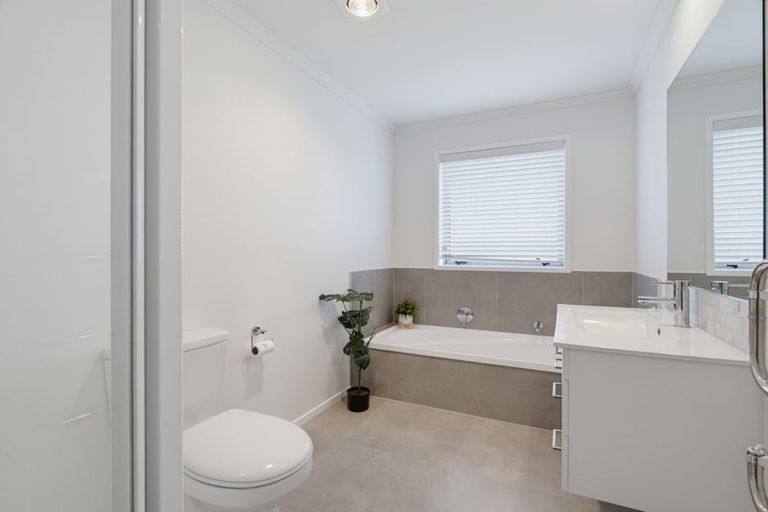 Photo of property in 1 Te Wharo Drive, Papamoa, 3118