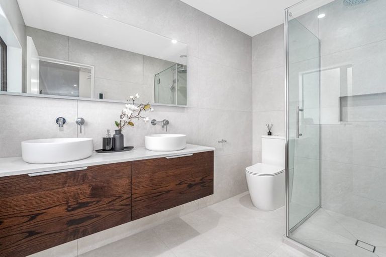 Photo of property in 37 Navigation Drive, Whitby, Porirua, 5024