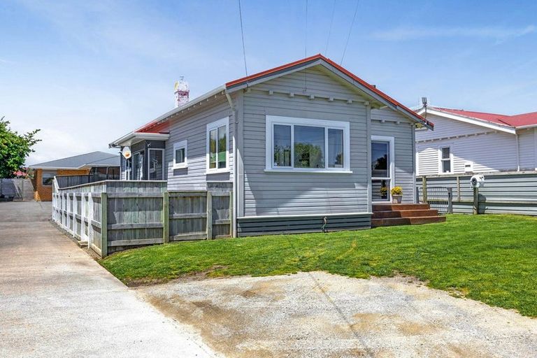 Photo of property in 12 Collins Street, Hawera, 4610