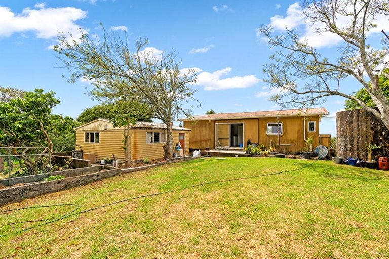 Photo of property in 142 Massey Road, Waipu, 0582
