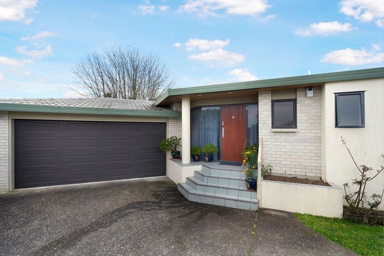 Photo of property in 12 Palmer Avenue, Glen Eden, Auckland, 0602