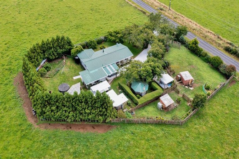 Photo of property in 244 Maata Road, Eltham, 4398