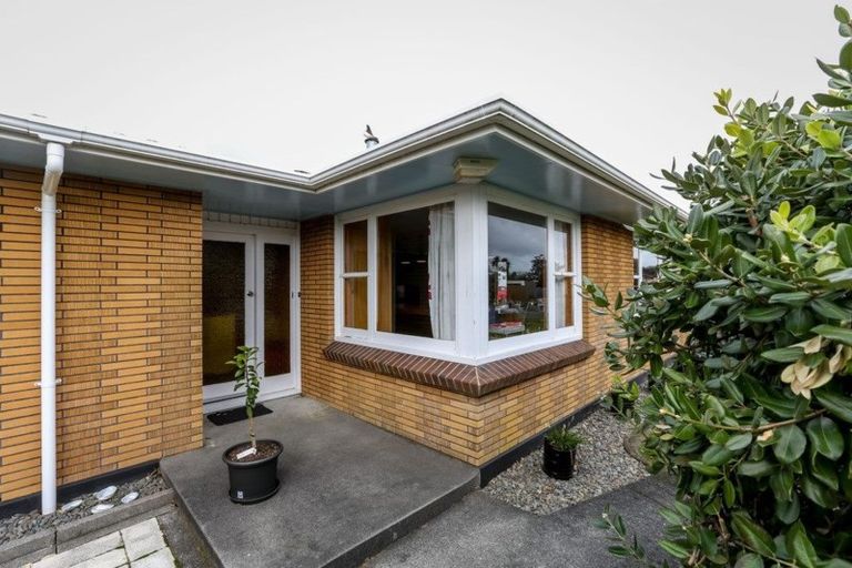 Photo of property in 25 Manu Crescent, Upper Vogeltown, New Plymouth, 4310