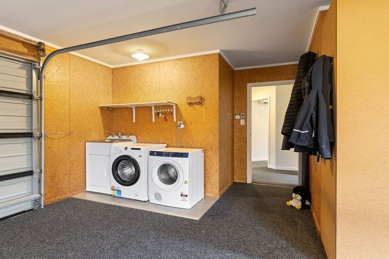 Photo of property in 6 Trump Place, Kelvin Grove, Palmerston North, 4414