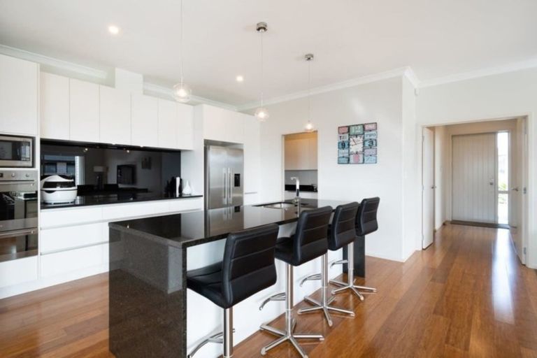 Photo of property in 15 Turpin Road, Riverhead, 0820