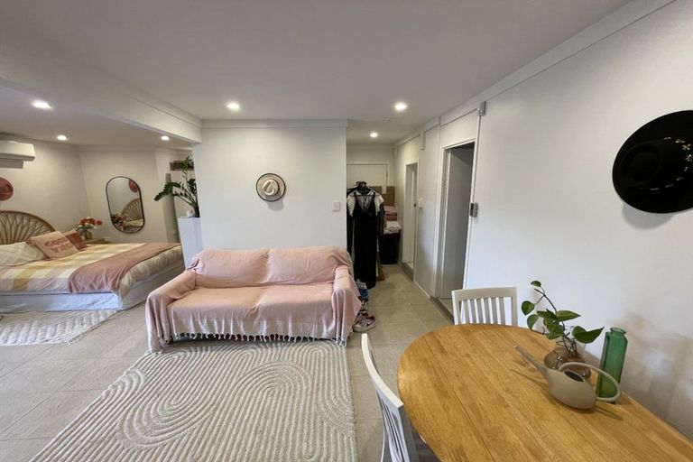 Photo of property in 44 Colmar Road, Mellons Bay, Auckland, 2014