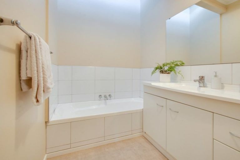 Photo of property in 4 O'dowd Road, Taradale, Napier, 4112