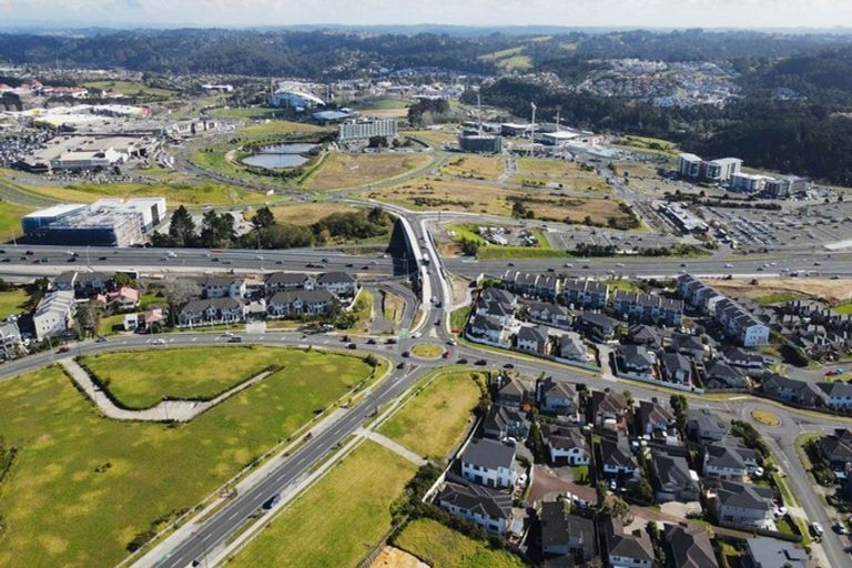 Photo of property in 19 Kerekin Drive, Oteha, Auckland, 0632