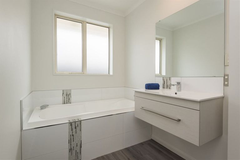 Photo of property in 4 Hineaari Street, Marshland, Christchurch, 8083