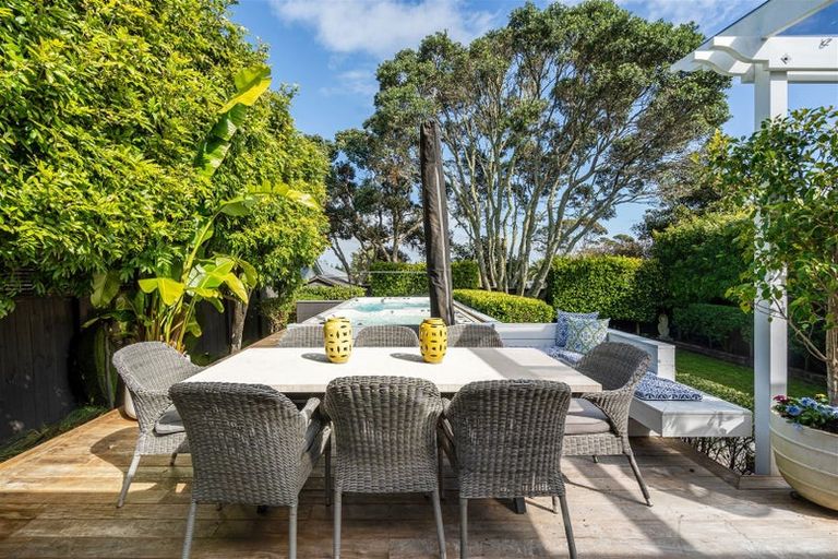 Photo of property in 15 North Avenue, Narrow Neck, Auckland, 0624