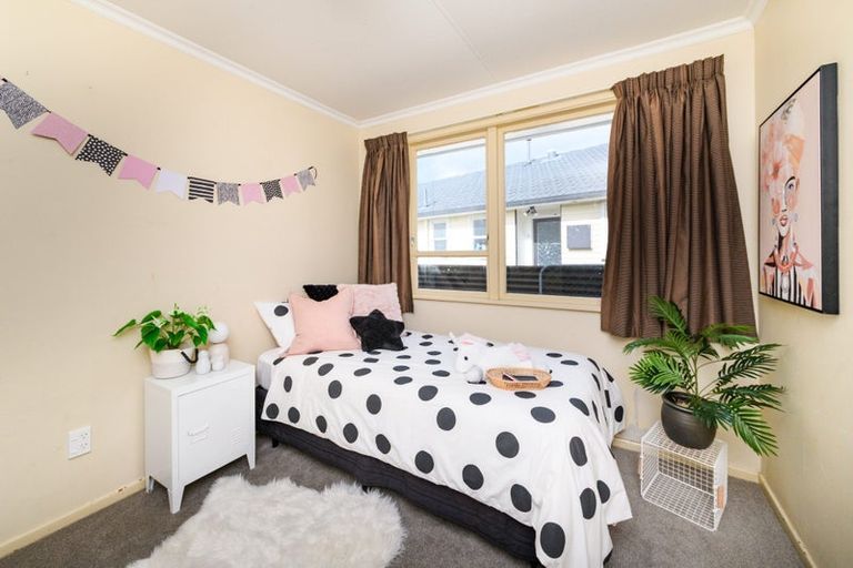 Photo of property in 5 Acacia Street, Kelvin Grove, Palmerston North, 4414