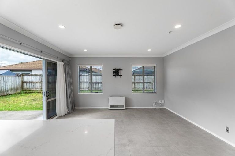 Photo of property in 9 Stranraer Crescent, Wattle Downs, Auckland, 2103