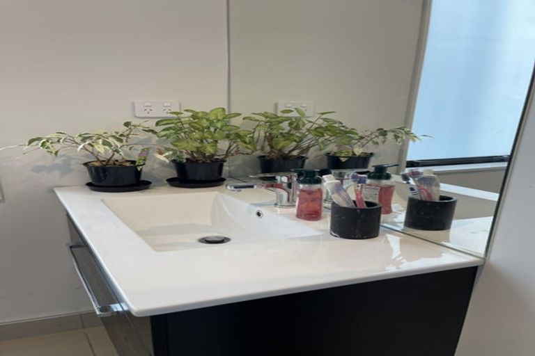 Photo of property in 6 Cook Street, Karori, Wellington, 6012