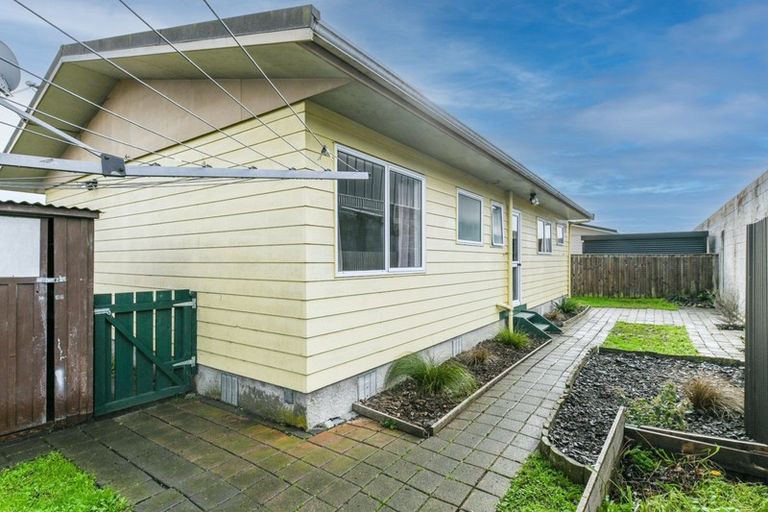 Photo of property in 2/16 Parkers Road, Tahunanui, Nelson, 7011