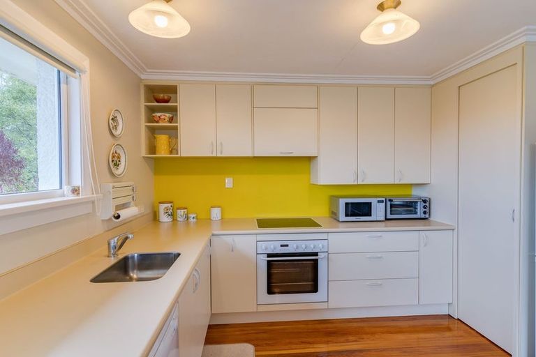 Photo of property in 21 Honeystone Street, Helensburgh, Dunedin, 9010