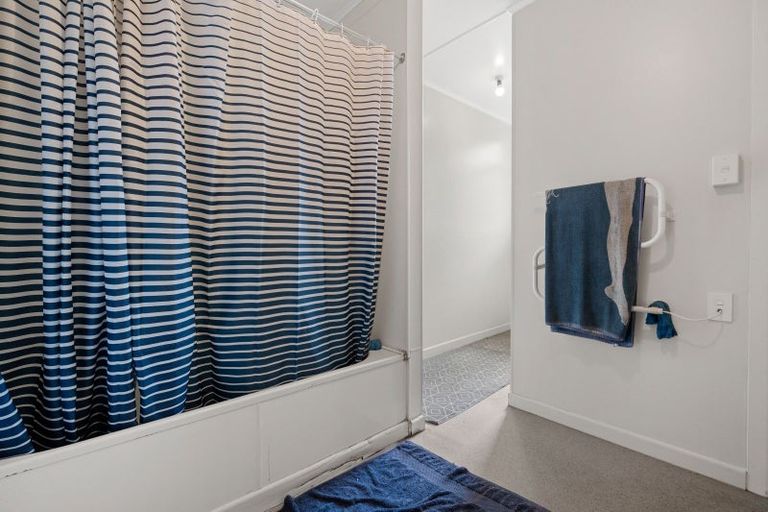 Photo of property in 98 Pembroke Street, Carterton, 5713