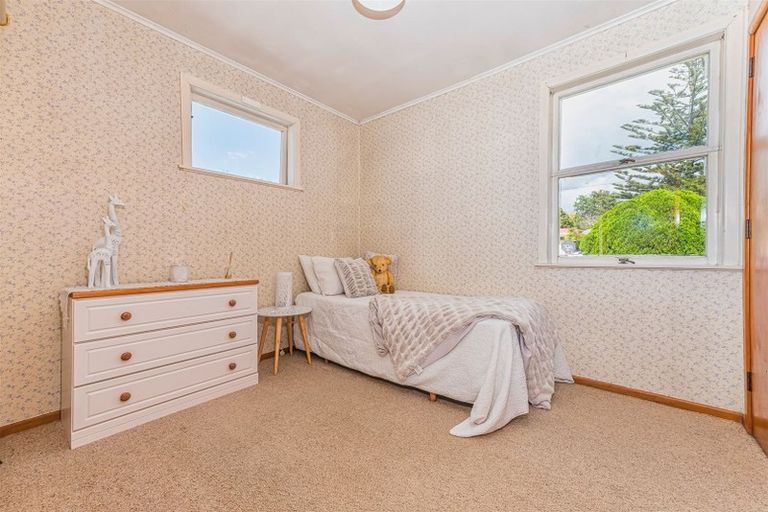 Photo of property in 40 Lowtherhurst Road, Massey, Auckland, 0614