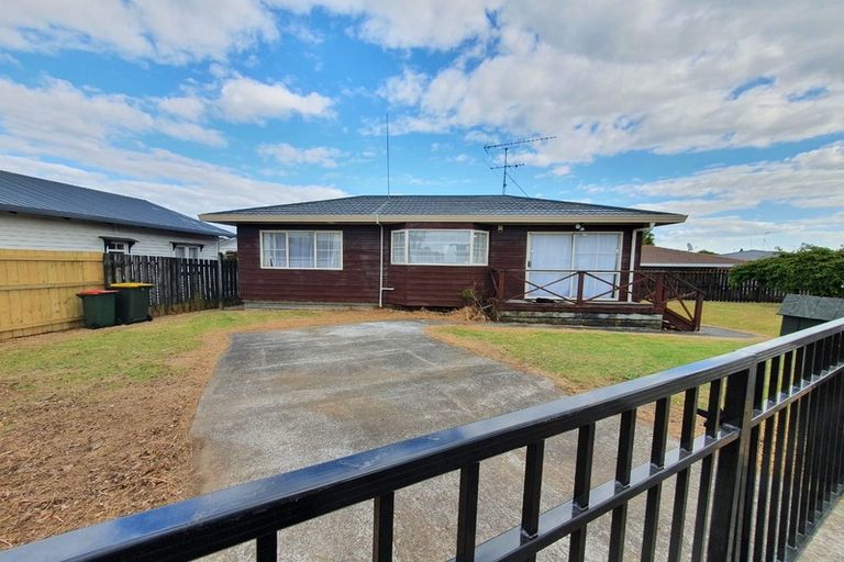 Photo of property in 1 Menary Street, Papakura, 2110