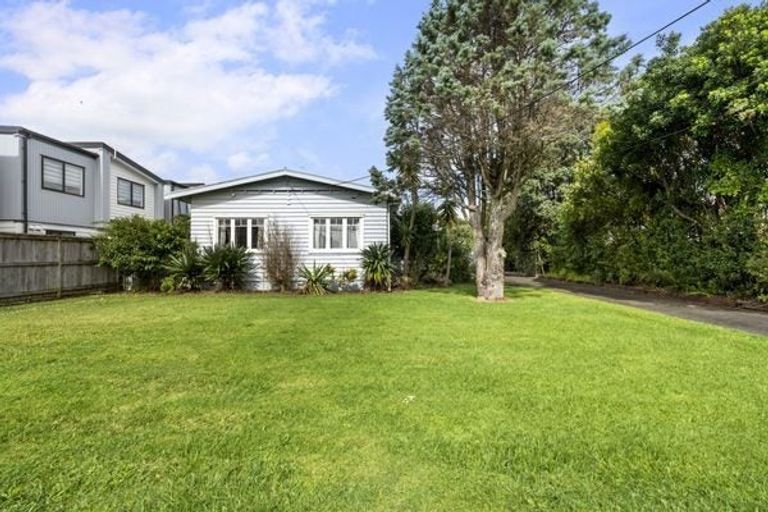 Photo of property in 93 Lynwood Road, New Lynn, Auckland, 0600