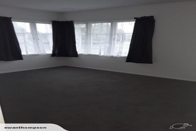 Photo of property in 2 Hereford Street, Te Atatu Peninsula, Auckland, 0610