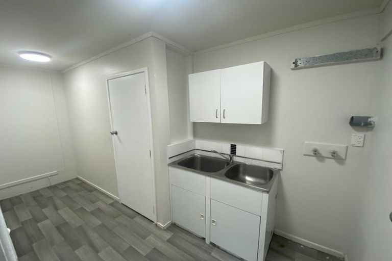 Photo of property in 18 Fairway Avenue, Red Beach, 0932