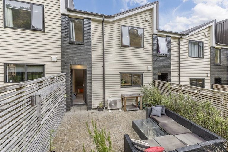 Photo of property in 21 Holystone Road, Whitby, Porirua, 5024