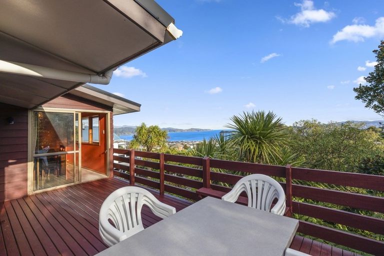 Photo of property in 117 Dowse Drive, Maungaraki, Lower Hutt, 5010