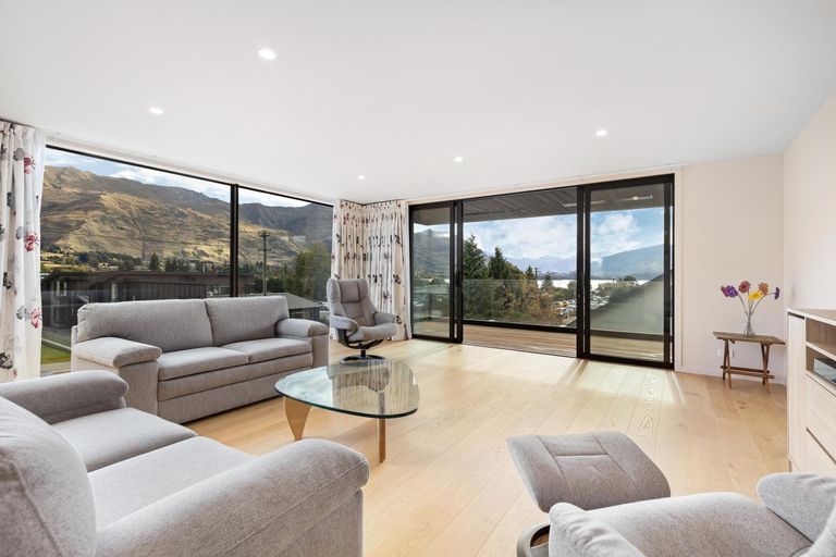 Photo of property in 46b Dungarvon Street, Wanaka, 9305
