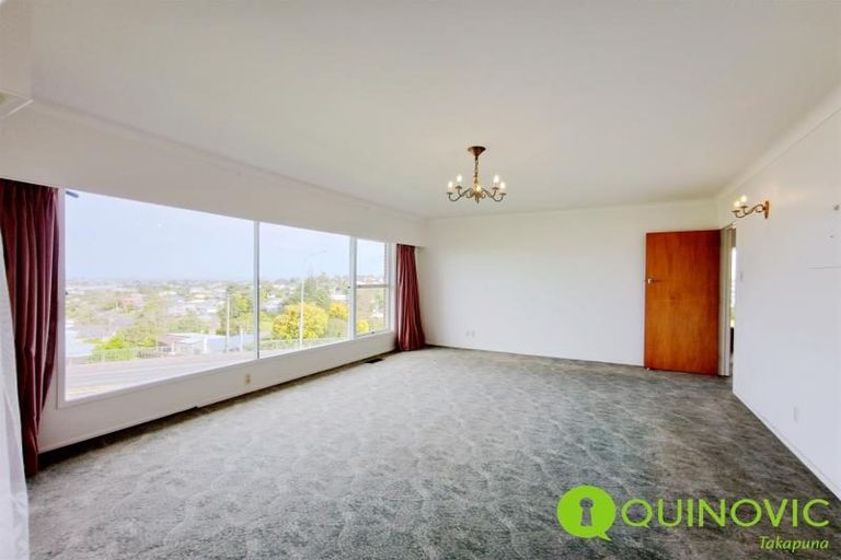 Photo of property in 520 Glenfield Road, Glenfield, Auckland, 0629